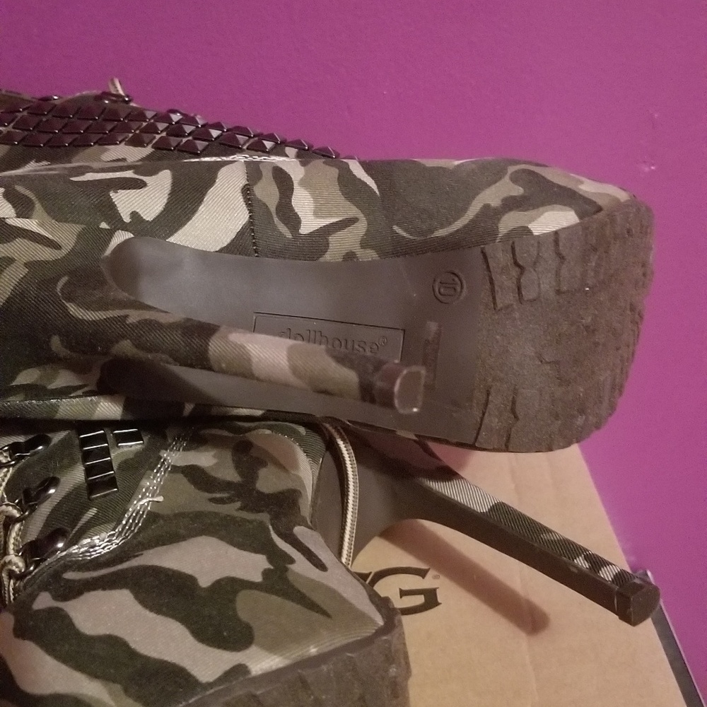 COPY - Camouflage high heel boots